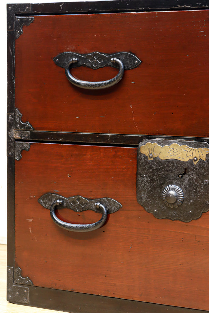 縁起良い装飾金具で雅な面持ちある二本松衣裳箪笥　BB3368