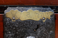 縁起良い装飾金具で雅な面持ちある二本松衣裳箪笥　BB3368