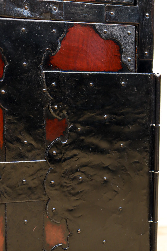 縁起良い装飾金具で雅な面持ちある二本松衣裳箪笥　BB3368