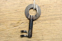 縁起良い装飾金具で雅な面持ちある二本松衣裳箪笥　BB3368