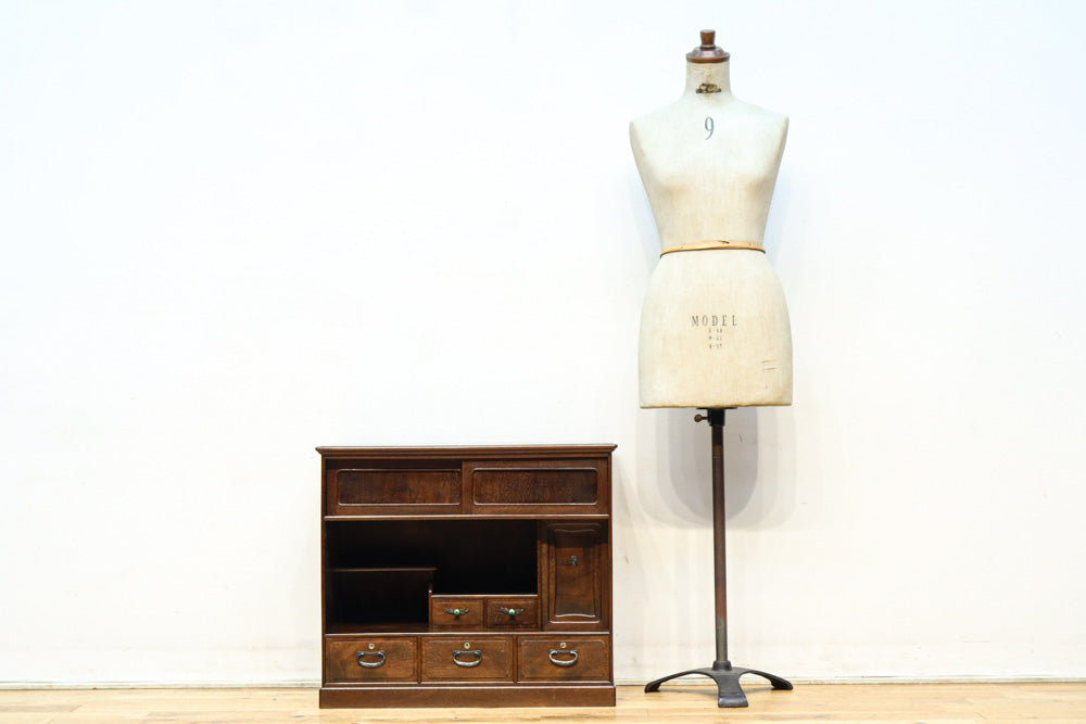 繊細な杢目が浮かびレトロ感溢れる小型茶箪笥　BB3370