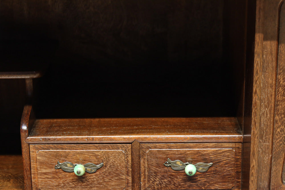 繊細な杢目が浮かびレトロ感溢れる小型茶箪笥　BB3370