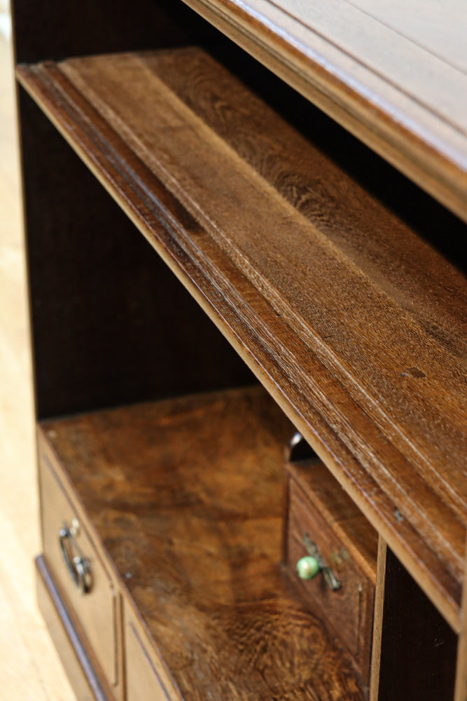 繊細な杢目が浮かびレトロ感溢れる小型茶箪笥　BB3370