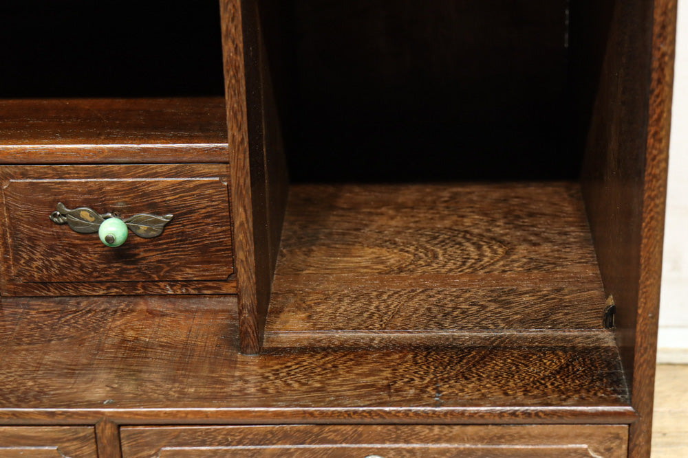 繊細な杢目が浮かびレトロ感溢れる小型茶箪笥　BB3370