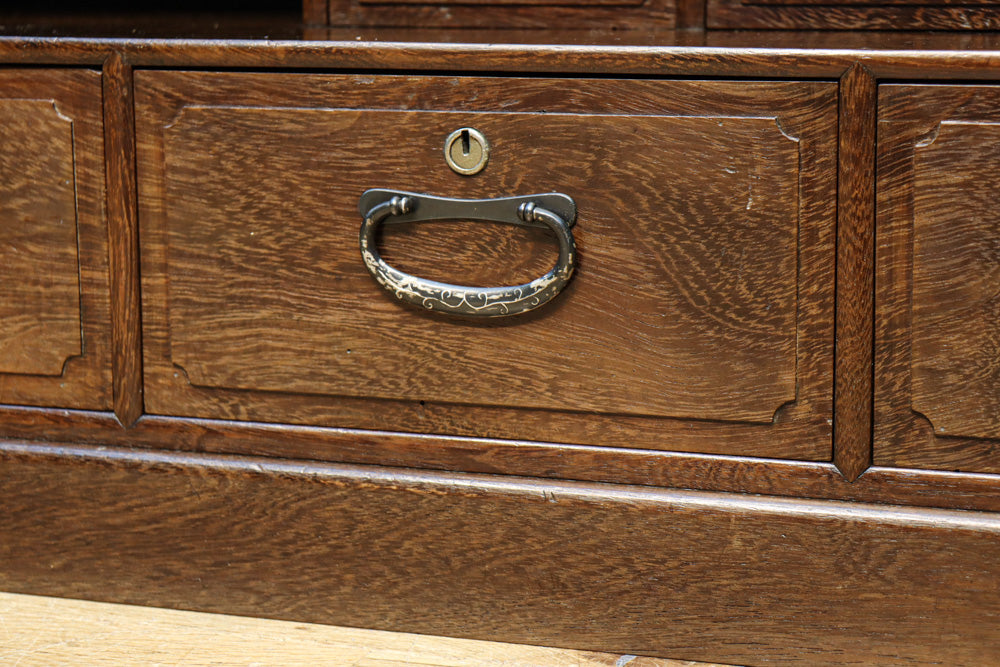 繊細な杢目が浮かびレトロ感溢れる小型茶箪笥　BB3370