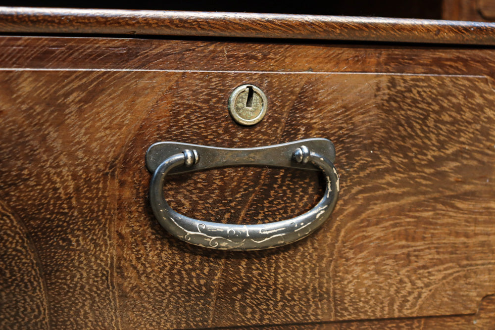 繊細な杢目が浮かびレトロ感溢れる小型茶箪笥　BB3370