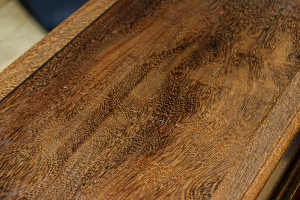 繊細な杢目が浮かびレトロ感溢れる小型茶箪笥　BB3370