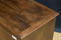 繊細な杢目が浮かびレトロ感溢れる小型茶箪笥　BB3370