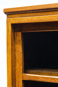 シンプル装飾でレトロな雰囲気あるガラスケース(脚付き)　BB3372