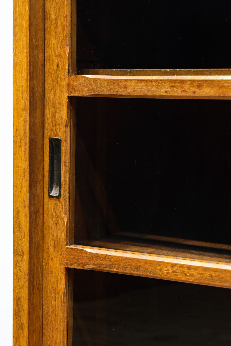 シンプル装飾でレトロな雰囲気あるガラスケース(脚付き)　BB3372