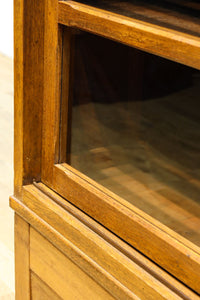 シンプル装飾でレトロな雰囲気あるガラスケース(脚付き)　BB3372