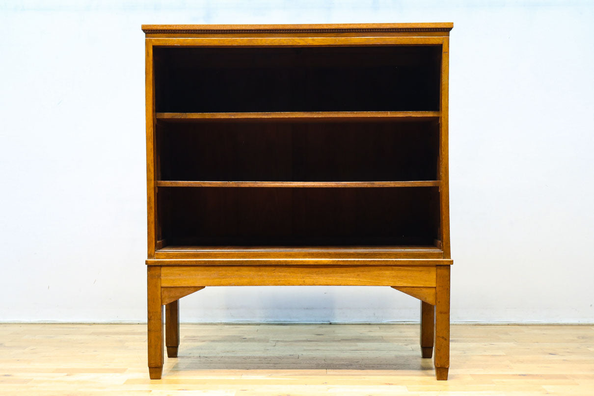 シンプル装飾でレトロな雰囲気あるガラスケース(脚付き)　BB3372