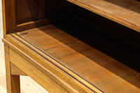 シンプル装飾でレトロな雰囲気あるガラスケース(脚付き)　BB3372