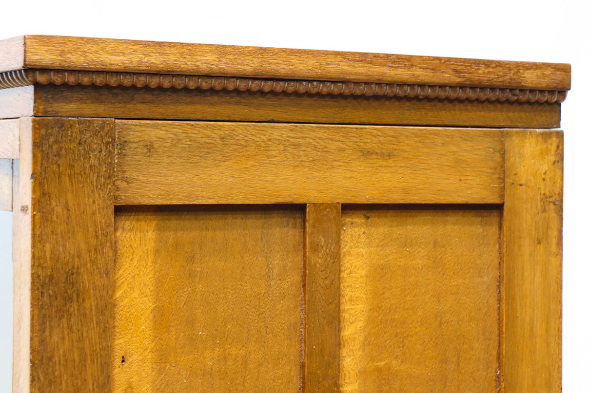 シンプル装飾でレトロな雰囲気あるガラスケース(脚付き)　BB3372