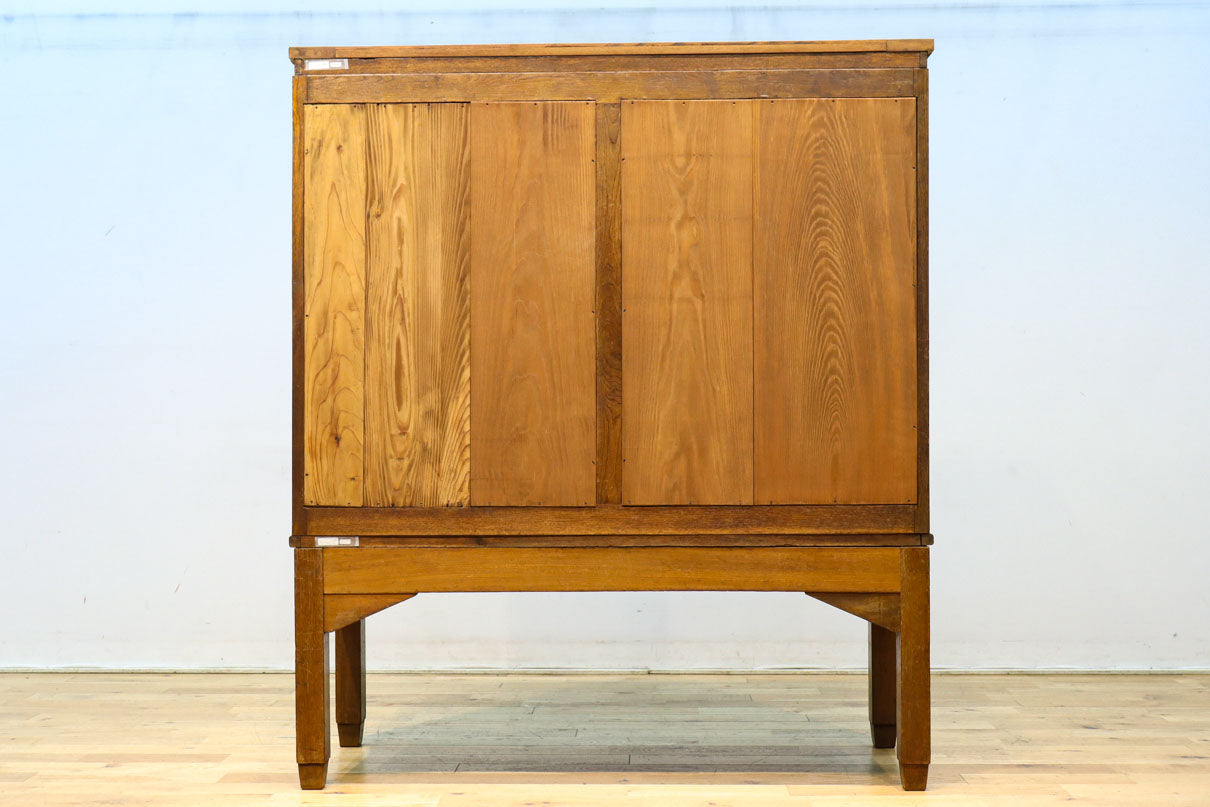 シンプル装飾でレトロな雰囲気あるガラスケース(脚付き)　BB3372