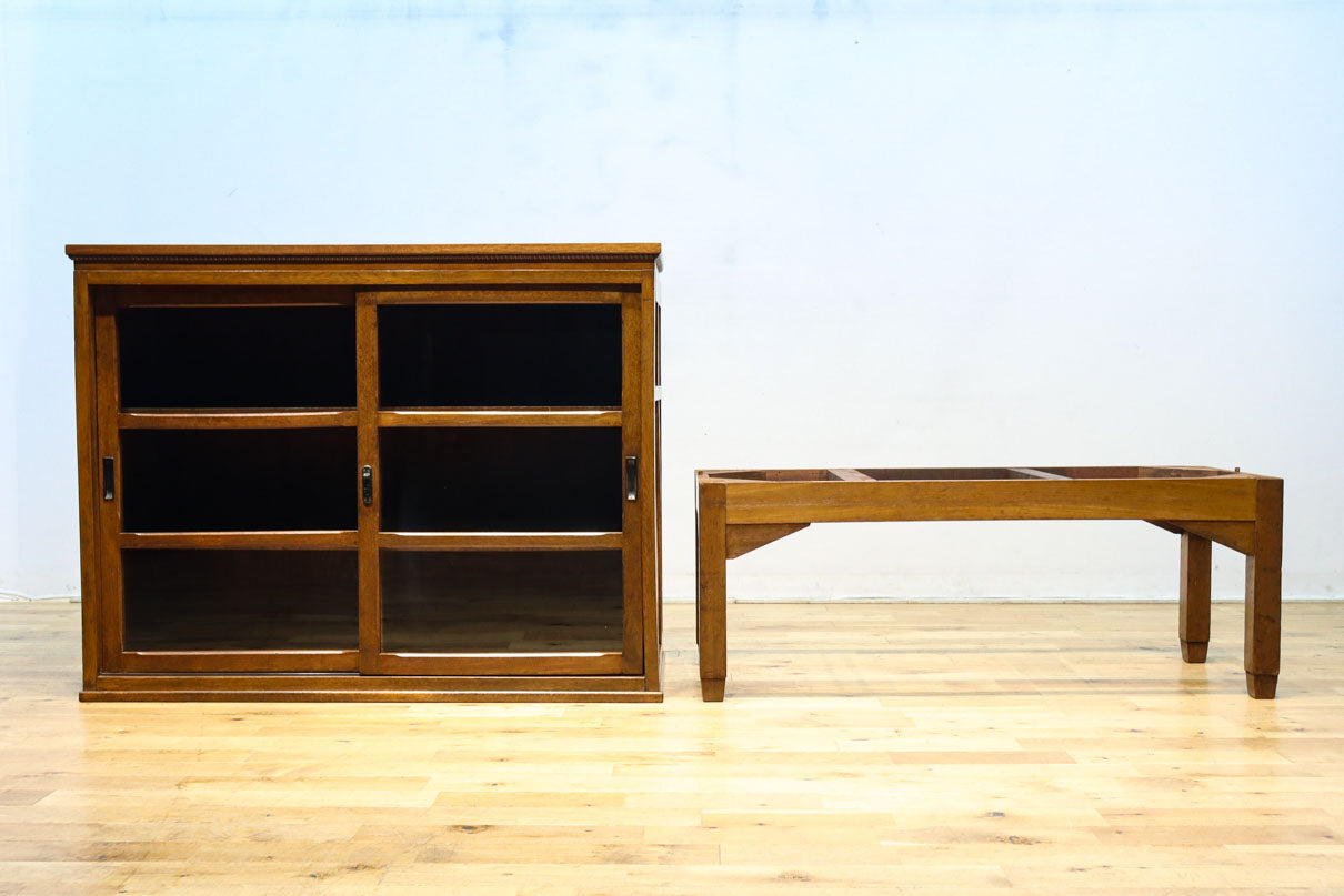 シンプル装飾でレトロな雰囲気あるガラスケース(脚付き)　BB3372