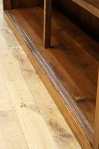 ゆらゆらガラスが引き立つ上品な佇まいをしたガラスケース　BB3379