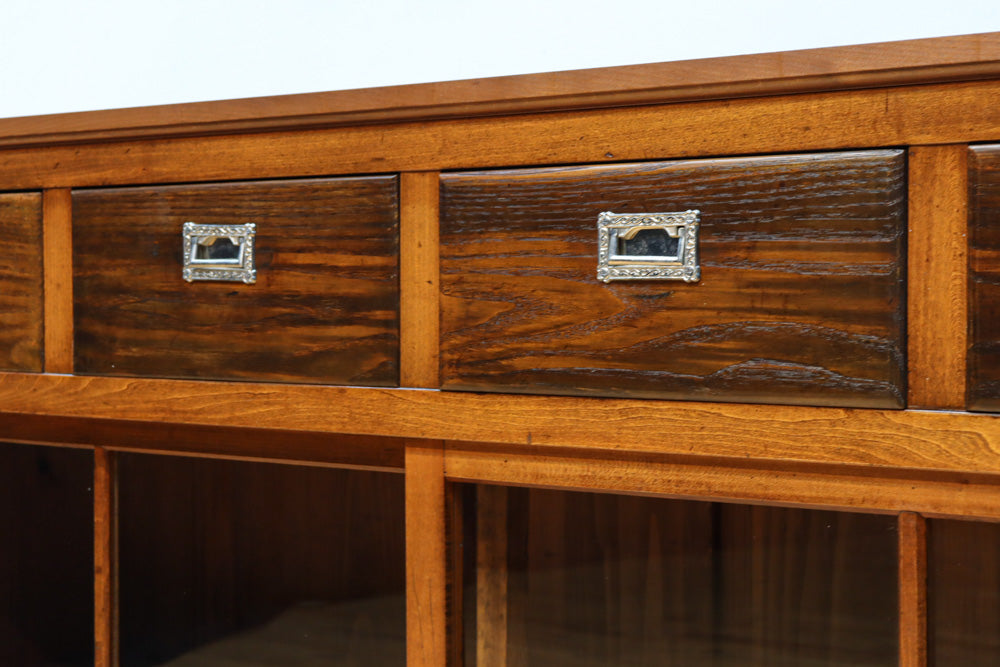 ゆらゆらガラスが引き立つ上品な佇まいをしたガラスケース　BB3379