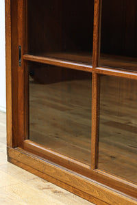 ゆらゆらガラスが引き立つ上品な佇まいをしたガラスケース　BB3379