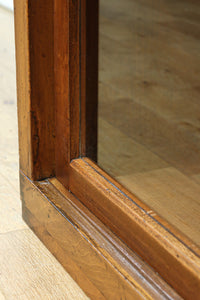 ゆらゆらガラスが引き立つ上品な佇まいをしたガラスケース　BB3379