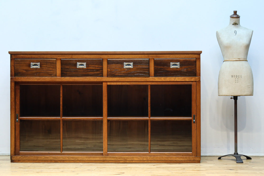 ゆらゆらガラスが引き立つ上品な佇まいをしたガラスケース　BB3379