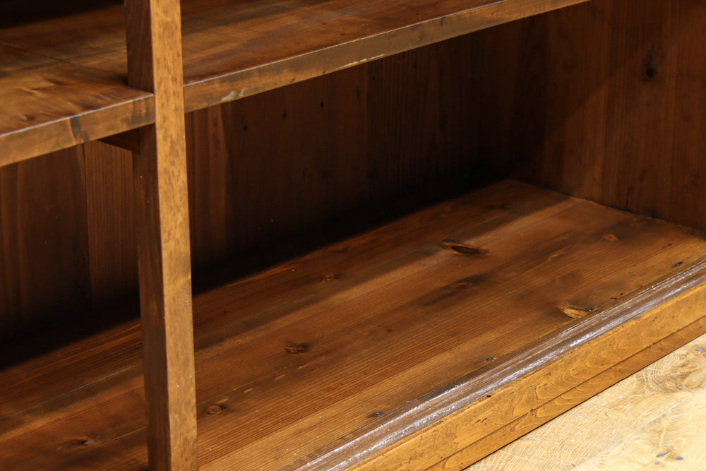 ゆらゆらガラスが引き立つ上品な佇まいをしたガラスケース　BB3379