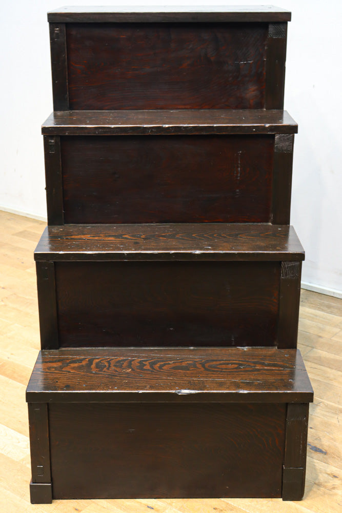 小型サイズ!! 歳月を重ねた時代の風格漂う階段箪笥　BB3380