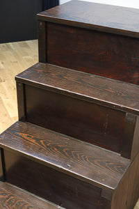 小型サイズ!! 歳月を重ねた時代の風格漂う階段箪笥　BB3380