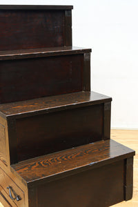 小型サイズ!! 歳月を重ねた時代の風格漂う階段箪笥　BB3380