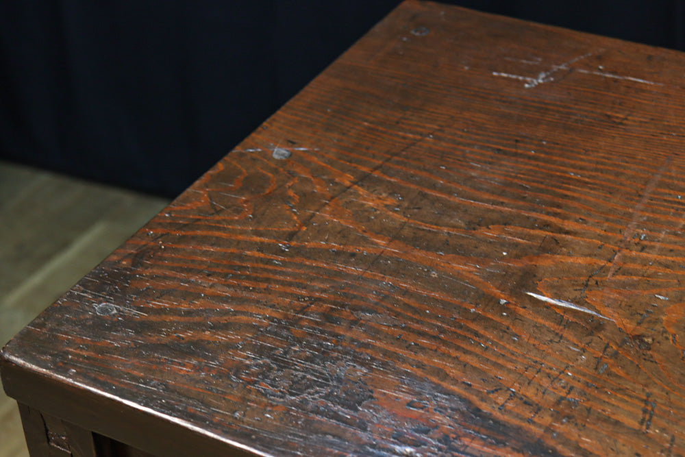 小型サイズ!! 歳月を重ねた時代の風格漂う階段箪笥　BB3380