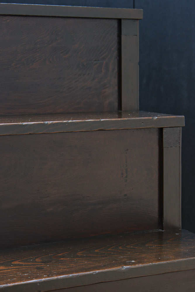 小型サイズ!! 歳月を重ねた時代の風格漂う階段箪笥　BB3380