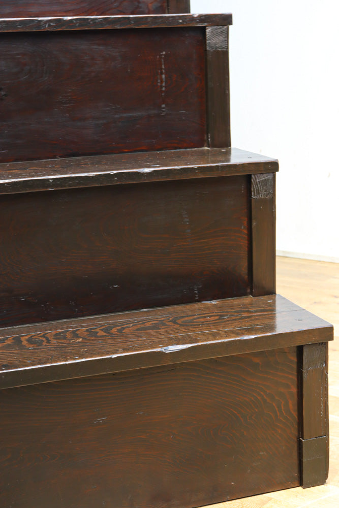 小型サイズ!! 歳月を重ねた時代の風格漂う階段箪笥　BB3380