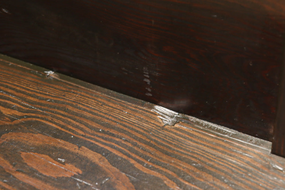 小型サイズ!! 歳月を重ねた時代の風格漂う階段箪笥　BB3380