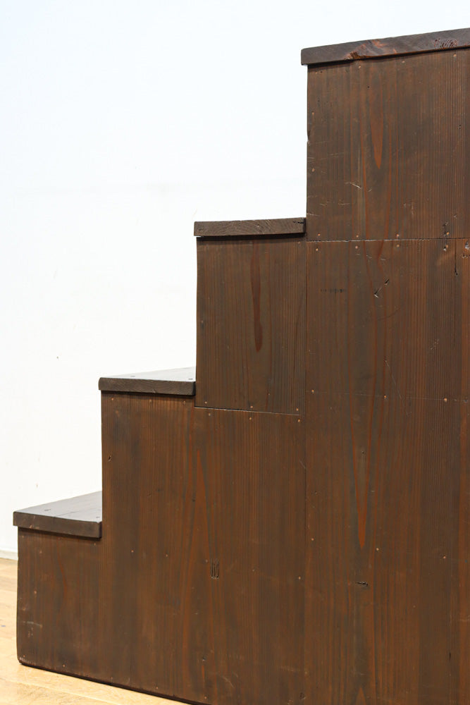 小型サイズ!! 歳月を重ねた時代の風格漂う階段箪笥　BB3380