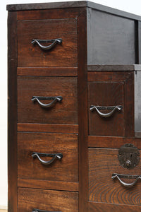 小型サイズ!! 歳月を重ねた時代の風格漂う階段箪笥　BB3380