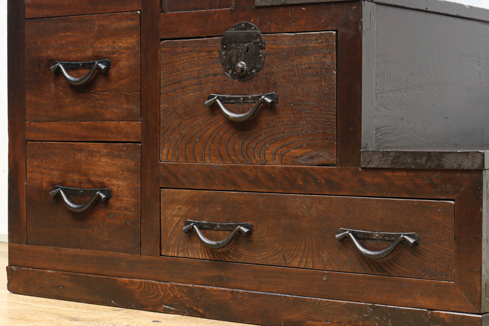 小型サイズ!! 歳月を重ねた時代の風格漂う階段箪笥　BB3380