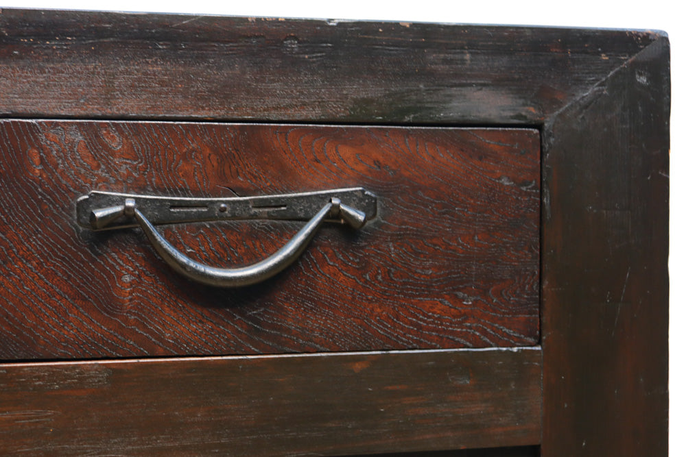 珍品!! 赤みを帯びた艶やかな色彩と丸金具が趣きを深める収納箪笥　BB3381