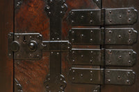 珍品!! 赤みを帯びた艶やかな色彩と丸金具が趣きを深める収納箪笥　BB3381