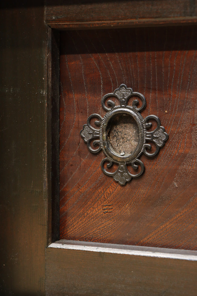 珍品!! 赤みを帯びた艶やかな色彩と丸金具が趣きを深める収納箪笥　BB3381