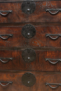 珍品!! 赤みを帯びた艶やかな色彩と丸金具が趣きを深める収納箪笥　BB3381