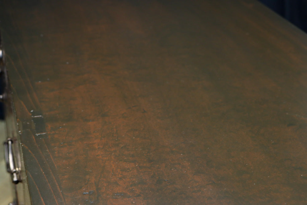 珍品!! 赤みを帯びた艶やかな色彩と丸金具が趣きを深める収納箪笥　BB3381