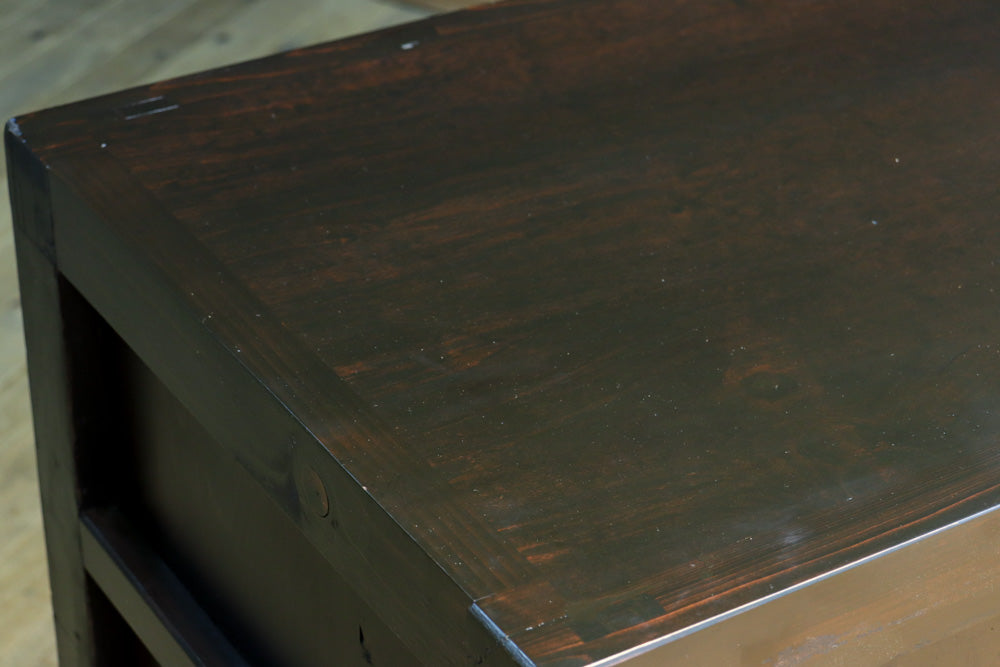 珍品!! 赤みを帯びた艶やかな色彩と丸金具が趣きを深める収納箪笥　BB3381