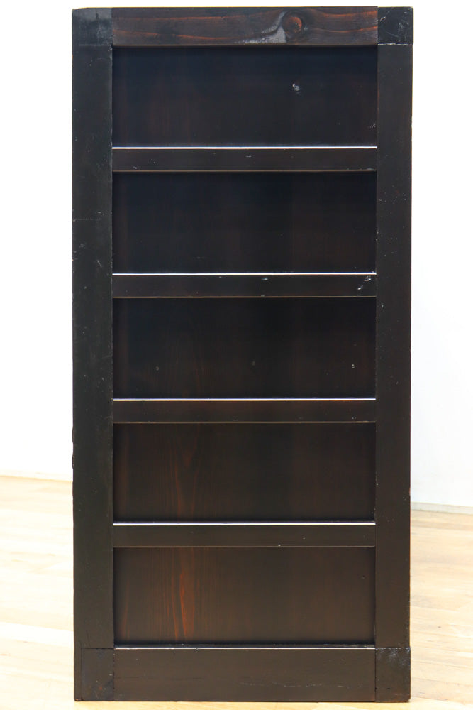 珍品!! 赤みを帯びた艶やかな色彩と丸金具が趣きを深める収納箪笥　BB3381