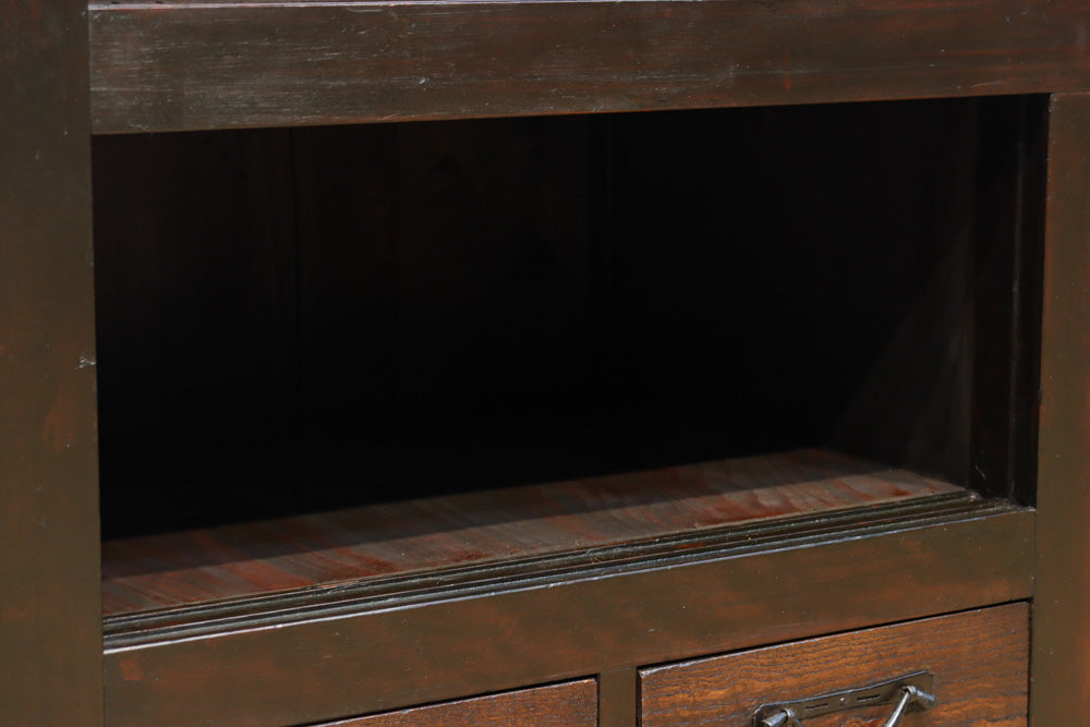 珍品!! 赤みを帯びた艶やかな色彩と丸金具が趣きを深める収納箪笥　BB3381