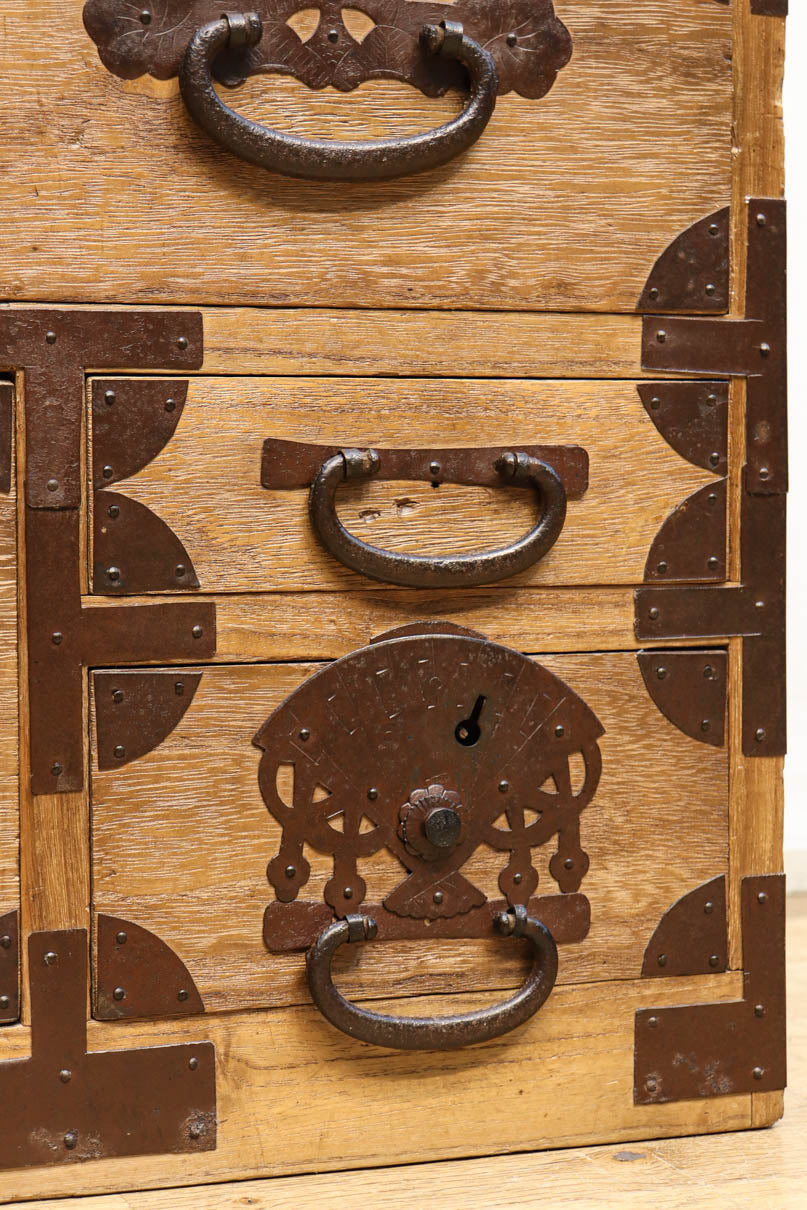 扇面装飾金具が縁起良い枕箪笥　BB3388