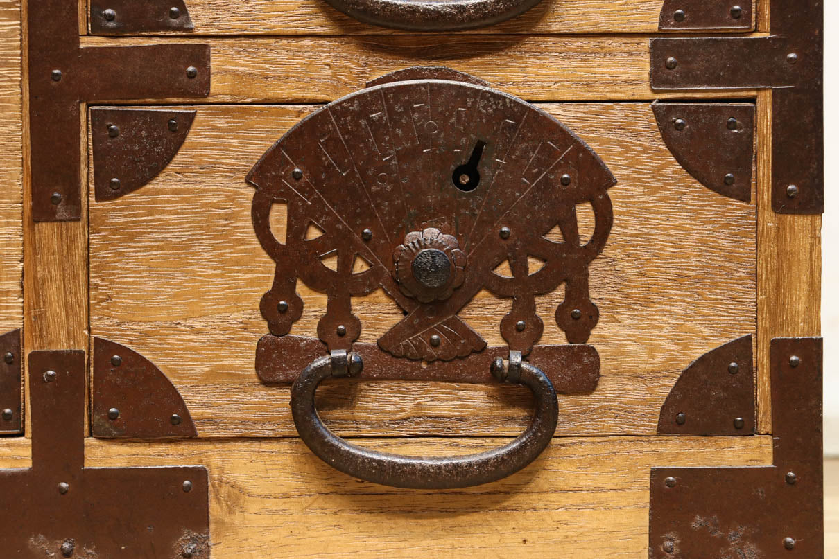 扇面装飾金具が縁起良い枕箪笥　BB3388