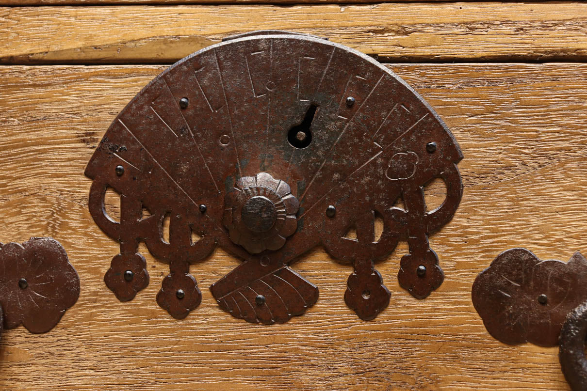 扇面装飾金具が縁起良い枕箪笥　BB3388