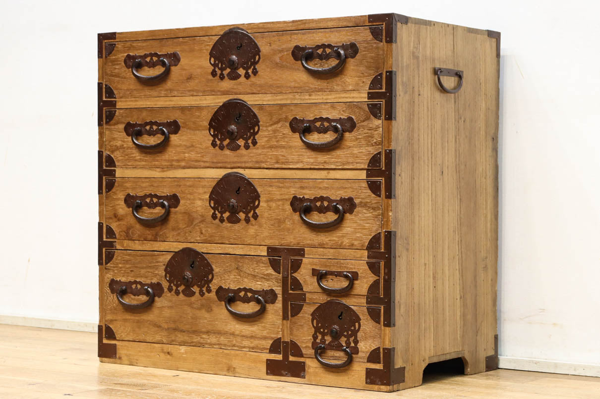 扇面装飾金具が縁起良い枕箪笥　BB3388