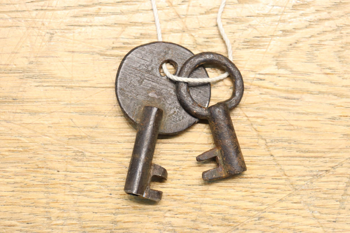 扇面装飾金具が縁起良い枕箪笥　BB3388