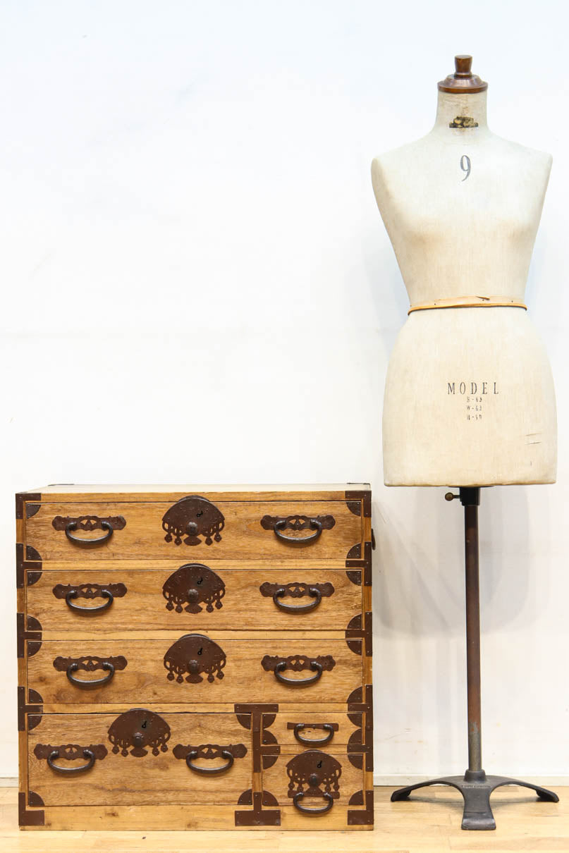 扇面装飾金具が縁起良い枕箪笥　BB3388